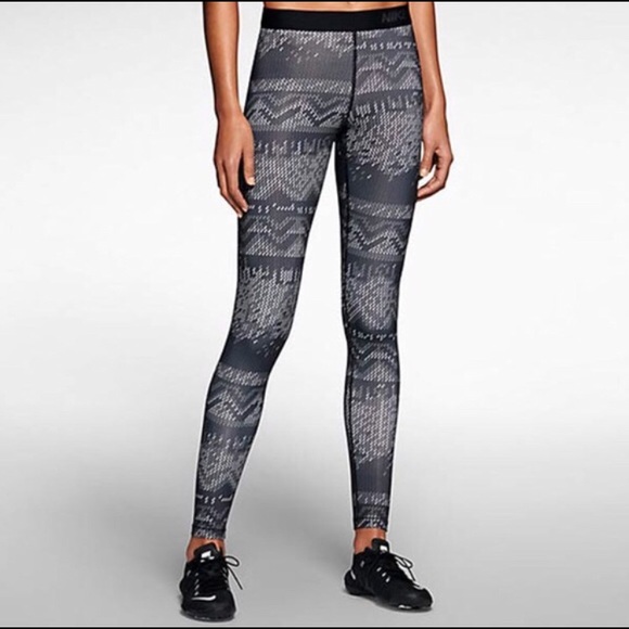 Nike Pants - NIKE Pro Dri Fit Nordic Print Leggings M